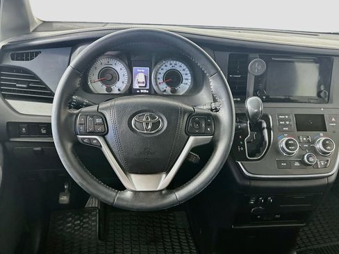 Used 2015 Toyota Sienna SE Premium FWD image 18