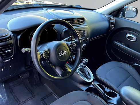 Used 2017 Kia Soul FWD image 17