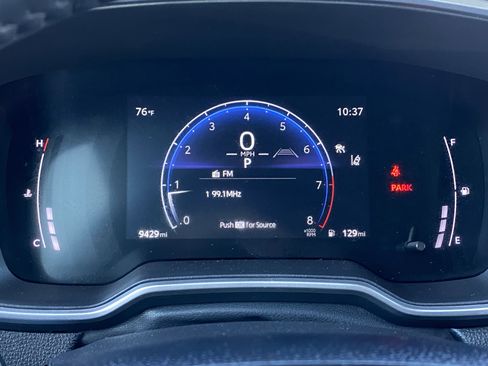 Used 2024 Toyota Corolla Cross XLE image 28