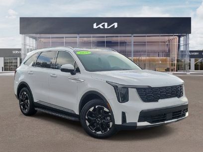 Certified 2025 Kia Sorento S w/ Panoramic Sunroof Package