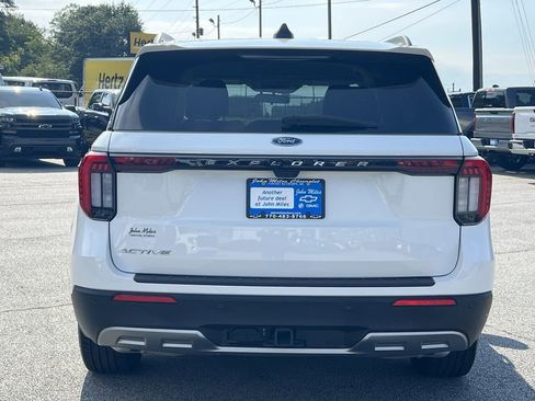 Used 2025 Ford Explorer Active w/ Active Comfort Package image 26