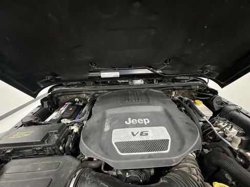 Used 2017 Jeep Wrangler Rubicon w/ Power Convenience Group AWD/4WD image 27