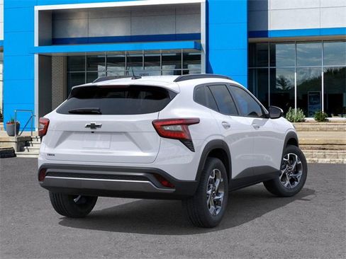 New 2026 Chevrolet Trax LT image 4