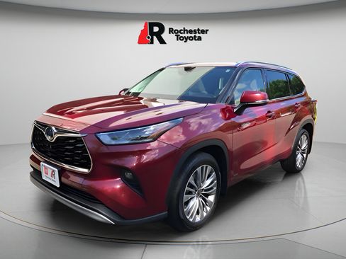 Certified 2021 Toyota Highlander Platinum AWD/4WD image 3