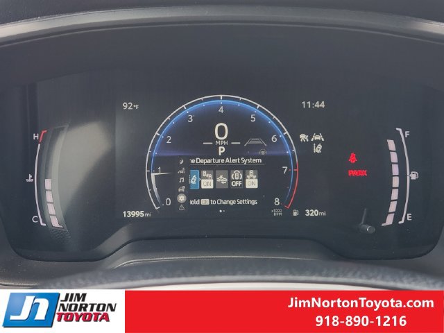 Used 2025 Toyota Corolla SE w/ SE Premium Package FWD image 17