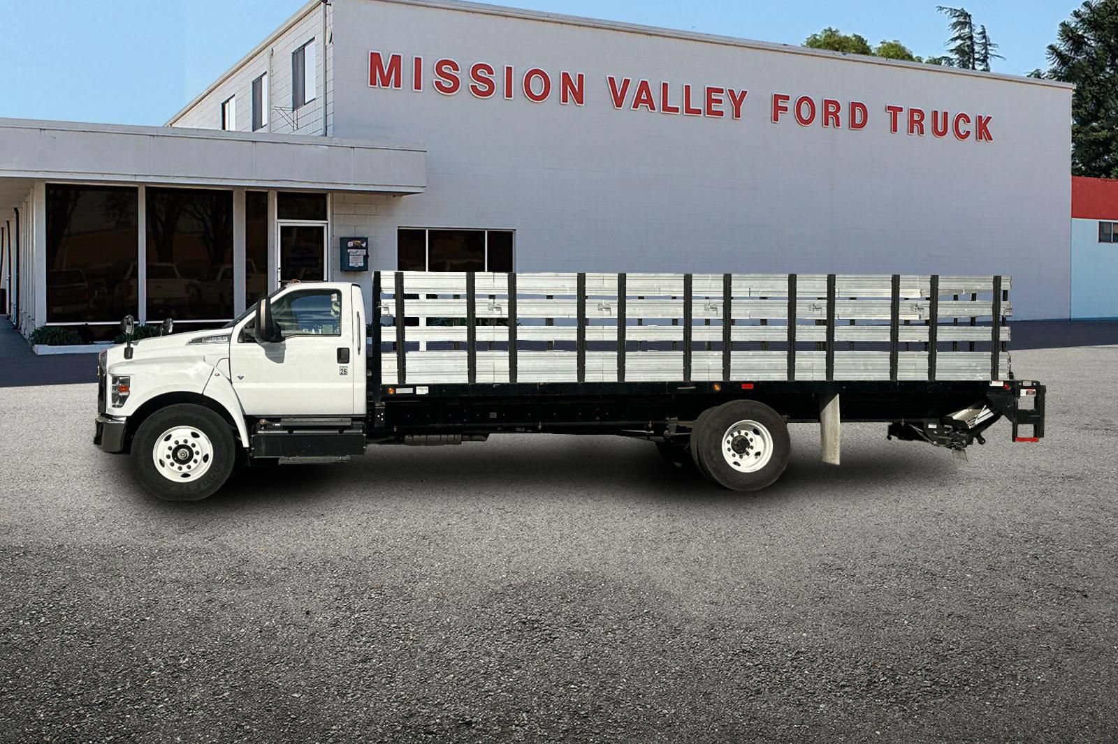 Used 2025 Ford F650 2WD Regular Cab Super Duty image 7
