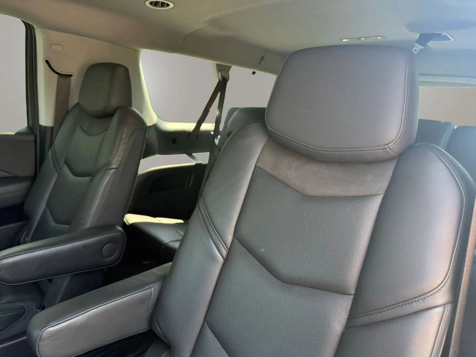 Used 2020 Cadillac Escalade ESV Luxury RWD image 39