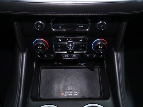 Used 2021 Chevrolet Suburban High Country image 31