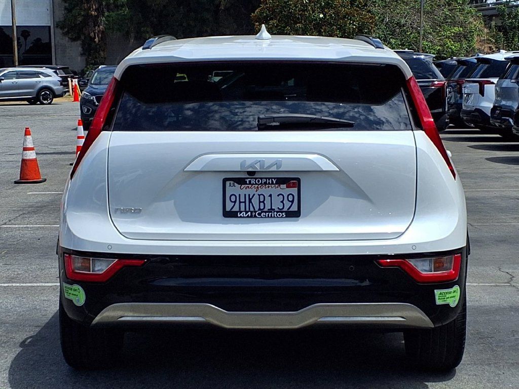 Certified 2023 Kia Niro Wind FWD image 3