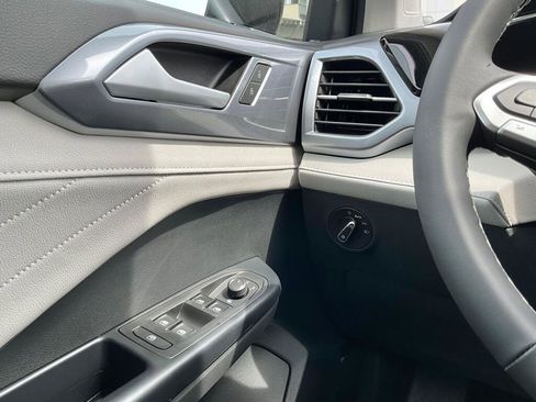 New 2026 Volkswagen Taos SEL AWD/4WD image 24