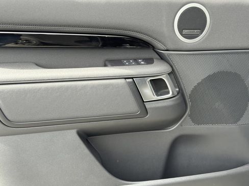 New 2025 Land Rover Discovery S image 11