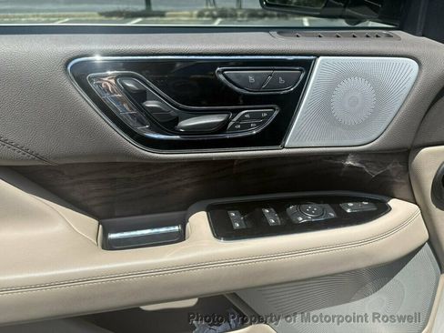 Used 2022 Lincoln Navigator Reserve AWD/4WD image 12