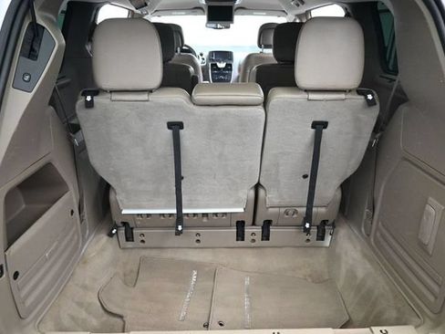 Used 2015 Chrysler Town & Country Touring-L w/ Driver Convenience Group FWD image 24