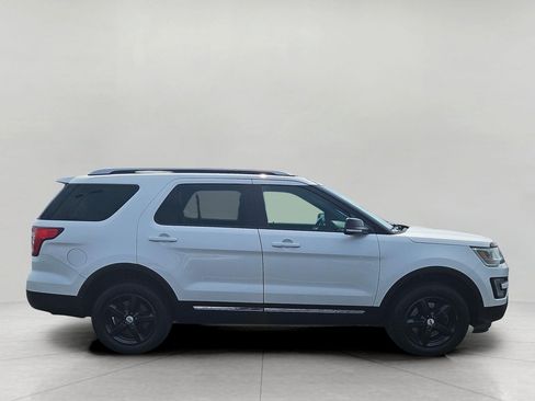 Used 2016 Ford Explorer XLT w/ Equipment Group 202A AWD/4WD image 8