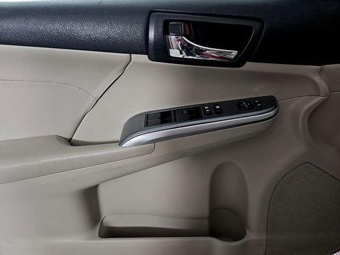 Used 2014 Toyota Camry XLE image 9