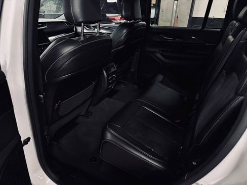 Used 2023 Jeep Grand Cherokee Altitude image 19