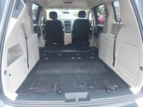 Used 2015 Dodge Grand Caravan SXT FWD image 36