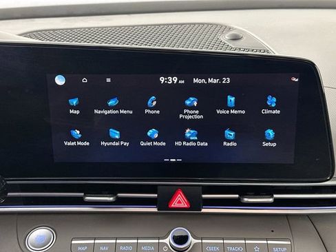 Used 2025 Hyundai Elantra SEL image 11