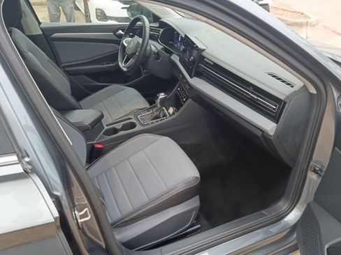 Used 2025 Volkswagen Jetta SE image 8