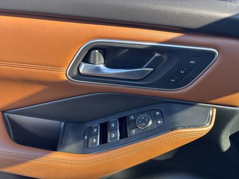 Used 2024 Nissan Rogue Platinum w/ Platinum Premium Package image 11