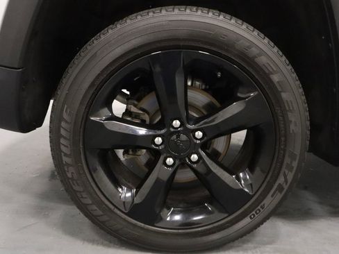 Certified 2024 Jeep Grand Cherokee Altitude AWD/4WD image 29