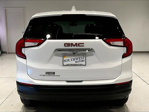 Used 2024 GMC Terrain SLE image 5