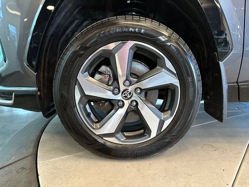 Used 2021 Toyota RAV4 SE w/ Weather & Moonroof Package AWD/4WD image 24