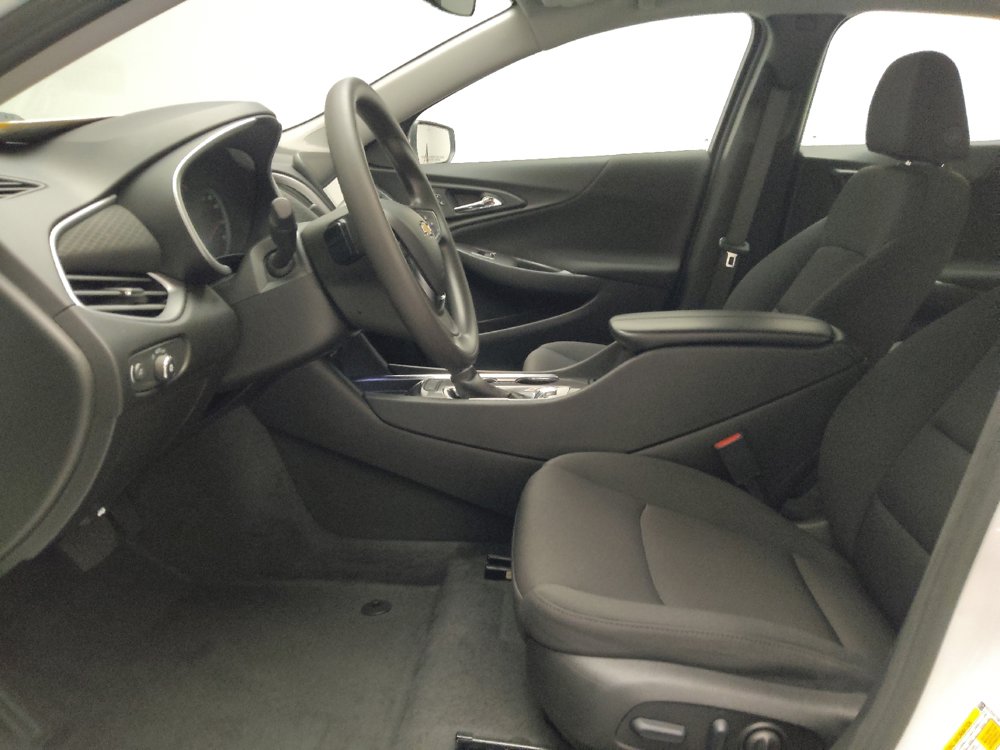 Used 2025 Chevrolet Malibu LT FWD image 17