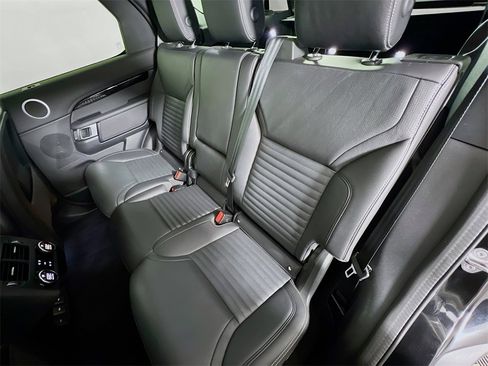 Used 2024 Land Rover Discovery S image 26