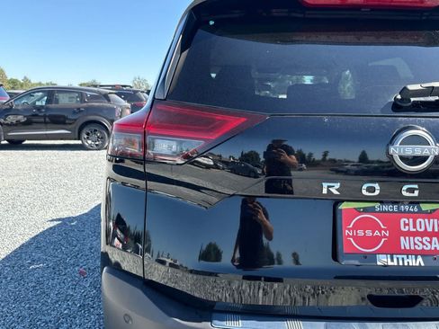 Certified 2023 Nissan Rogue SV FWD image 13