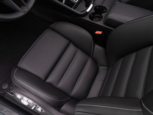 New 2025 Porsche Macan Turbo image 17