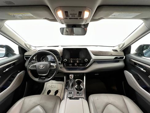 Certified 2022 Toyota Highlander Platinum image 10