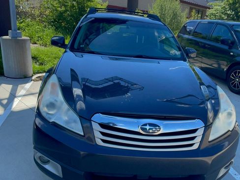 Used 2011 Subaru Outback 2.5i Premium AWD/4WD image 2