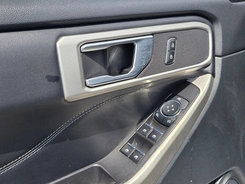 Used 2023 Ford Explorer XLT RWD image 14