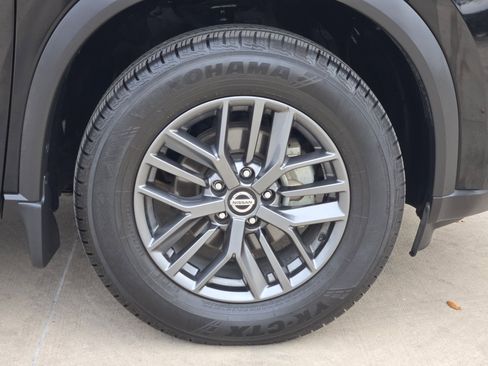 Used 2021 Nissan Rogue S image 32