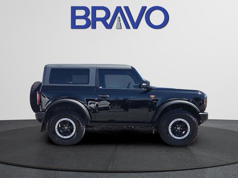 Used 2023 Ford Bronco Badlands w/ Sasquatch Package AWD/4WD image 3