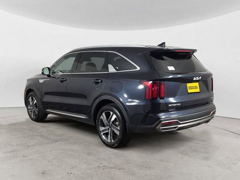 Used 2023 Kia Sorento EX image 3