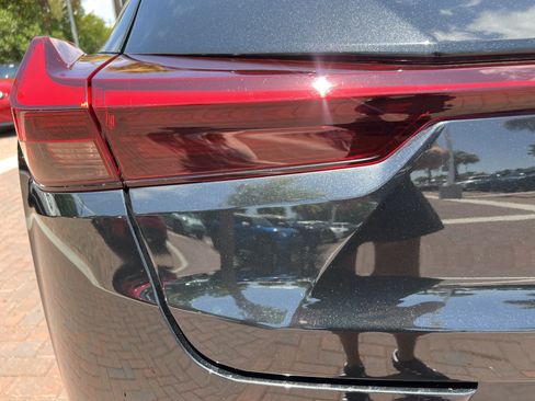 Used 2024 Lexus UX 250h FWD image 39