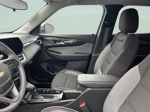 Used 2025 Chevrolet TrailBlazer LT w/ Driver Confidence Package image 11