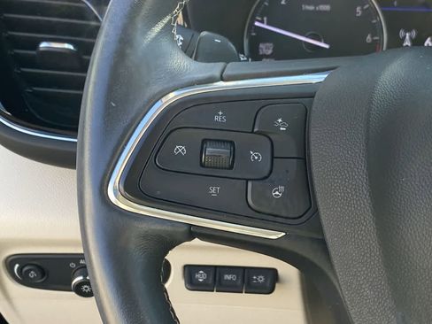 Used 2022 Buick Envision Avenir w/ Technology Package II image 21