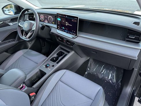 New 2026 Volkswagen Tiguan SE image 13