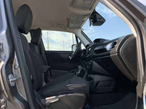 Used 2019 Jeep Renegade Latitude w/ Trailer Tow Group image 27