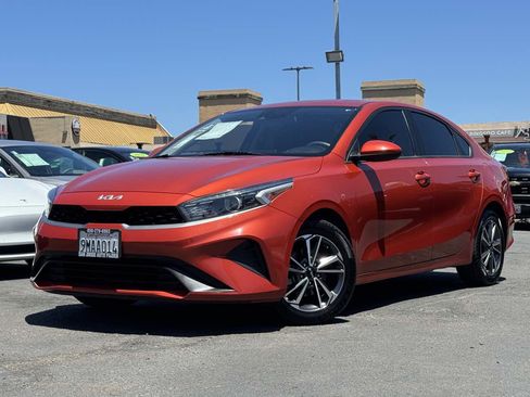 Used 2022 Kia Forte LXS FWD image 2