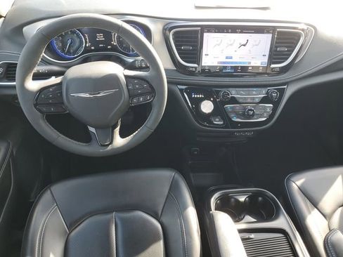 Used 2023 Chrysler Pacifica Touring-L w/ S Appearance Package AWD/4WD image 13
