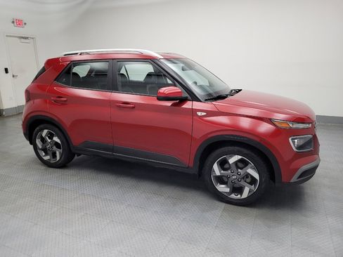 Used 2022 Hyundai Venue Limited image 11