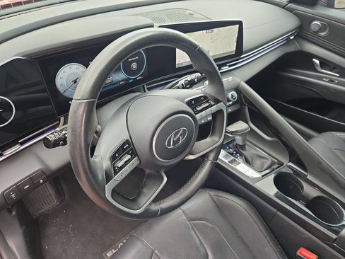 Used 2022 Hyundai Elantra Limited FWD image 10