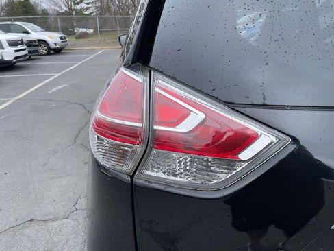 Used 2016 Nissan Rogue SV w/ SV Premium Package image 19