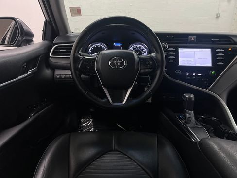 Used 2018 Toyota Camry SE FWD image 17
