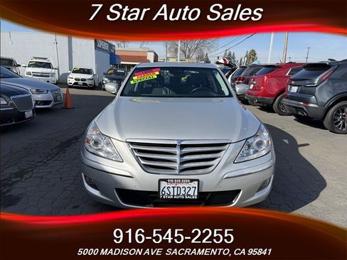Used 2011 Hyundai Genesis 3.8 w/ Technology Pkg 4 image 2