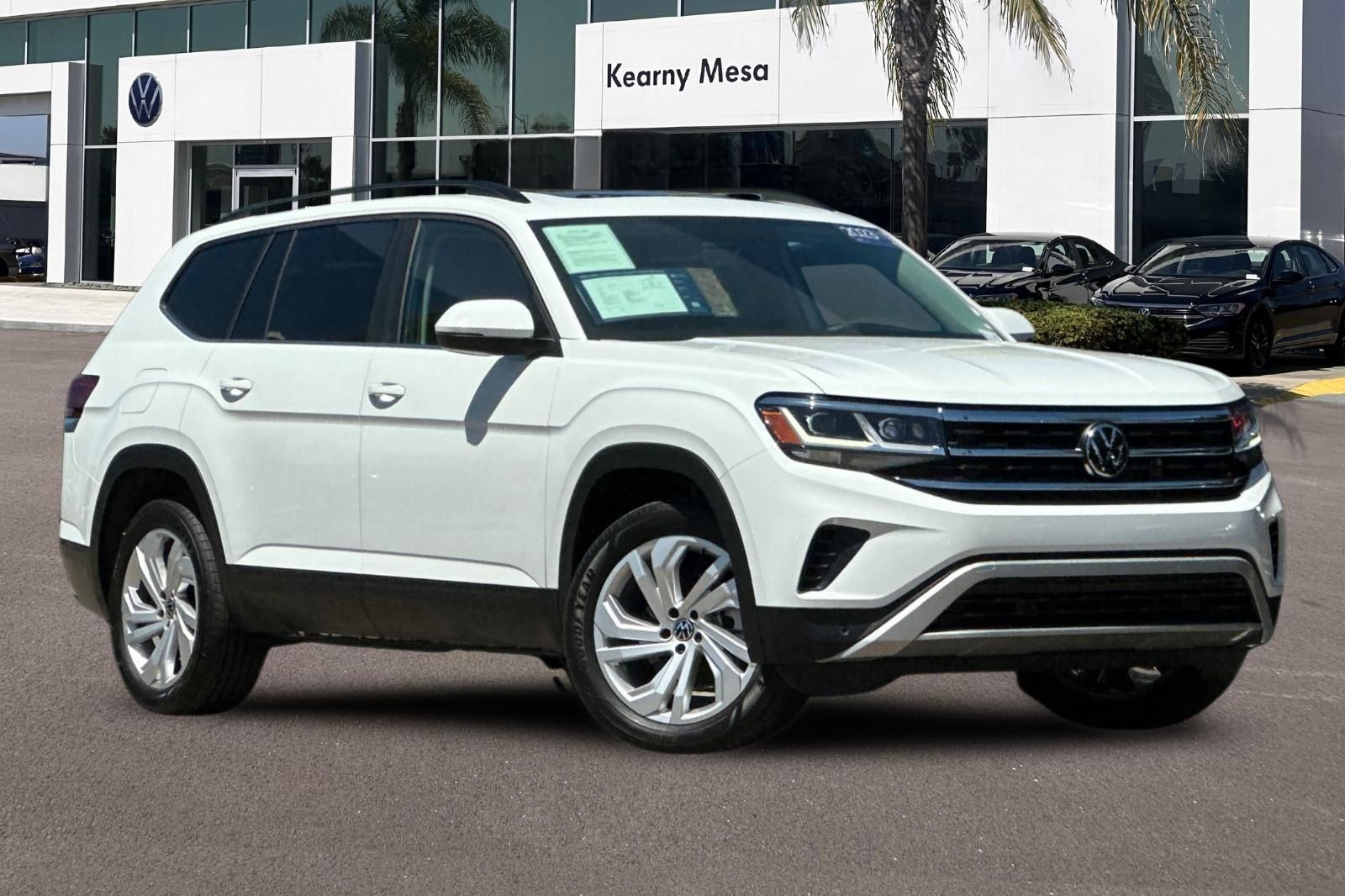 Used 2023 Volkswagen Atlas SE w/ Panoramic Sunroof Package FWD image 2